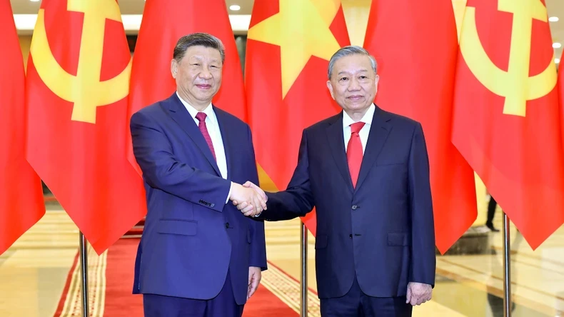 Top leaders of Vietnam, China hold talks in Hanoi