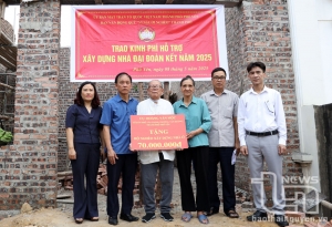 93-year-old man saves money to help poor family build a house