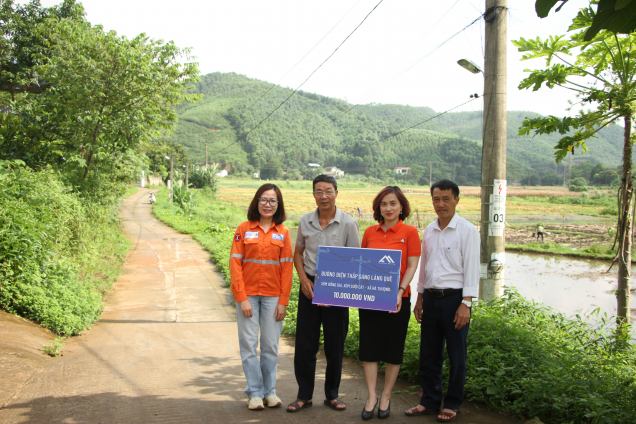 Nui Phao lights up rural roads, enhancing local landscape