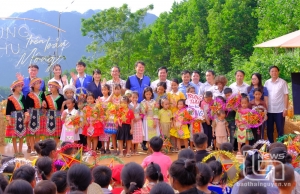SEVT donates over 500 million VND to Mong ethnic people in Mo Chi hamlet