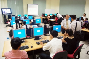 The first courses opening ceremony of the project "A pilot project to improve the use of computer and accessing  public Internet in Vietnam"