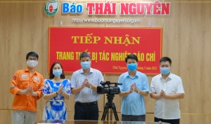 Thai Nguyen Newspaper receives press equipment